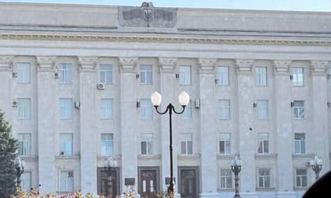 В Херсоне оккупанты убрали свой флаг и блокпосты. В ВСУ назвали это провокацией