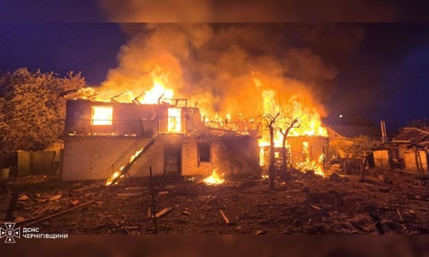 росіяни зранку вдарили по будинку в Чернігову — загинули 4-річна дівчинка та 49-річна жінка