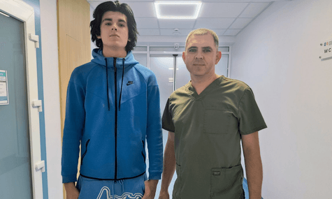 Кинувся на допомогу поліціянтці. У Львові з лікарні виписали 17-річного хлопця, який постраждав під час теракту