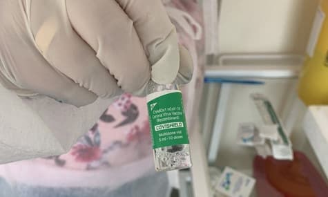 В Украине две дозы вакцины против COVID-19 получили почти 700 человек, первую прививку сделали 865 тысячам граждан