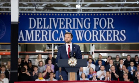 Було три плани з 10 пунктів, один із них «написав ChatGPT». Венс пояснив плутанину в переговорах щодо Ірану