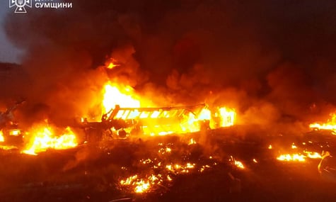 На Сумщині спалахнула масштабна пожежа через зіткнення машин. Два водії загинули