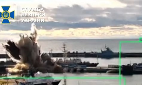 «Впервые в истории». СБУ подорвала российскую субмарину подводными дронами (ВИДЕО)