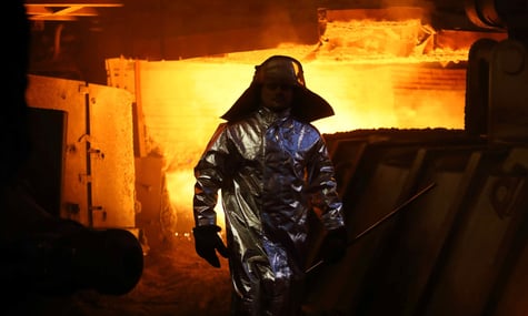 «Запоріжсталь» аварійно зупинила виробництво: повний блекаут через російські обстріли