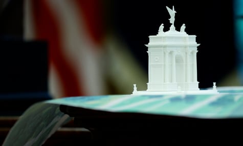 «Подібного не буде ніде у світі». Трамп хоче розмістити на тріумфальній арці дрони та снайперів