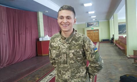 В Харькове наградили курсанта, который отвел аварийный самолет от жилых районов