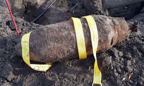 На Запоріжжі в саду виявили 100-кілограмову авіабомбу. Небезпечну знахідку фахівці знешкодили