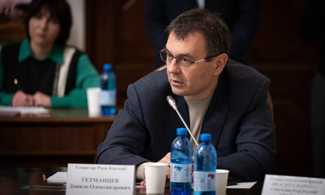 Гетманцеву закидають плагіат у кандидатській. Він порадив дослідити його книжки та монографії