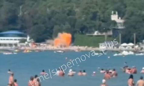 У росії заявили, що український дрон упав на людному пляжі в Геленджику й убив сімох. У ЦПД кажуть: його збила ППО