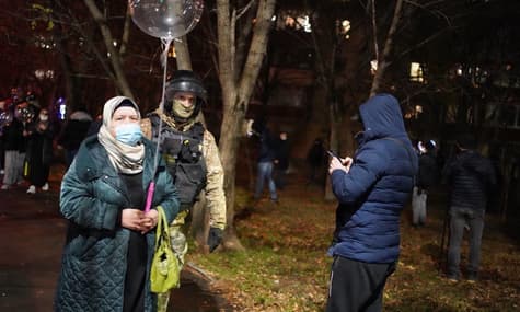 У Криму випустили з СІЗО адвоката українських політв'язнів. І затримали понад 30 людей, які прийшли його зустріти
