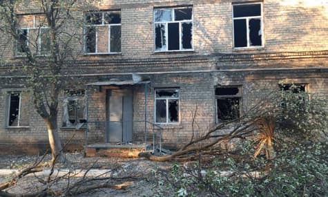 На Донбасі під обстріл бойовиків потрапили лікарня з хворими на COVID-19