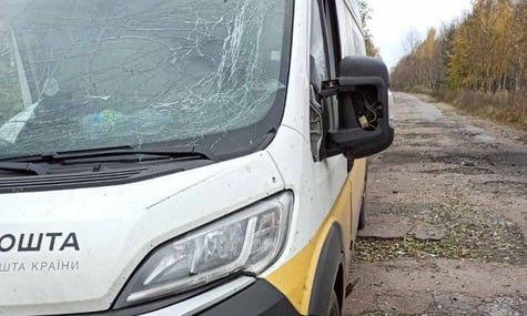 россияне атаковали автомобили «Укрпочты» в Сумской области