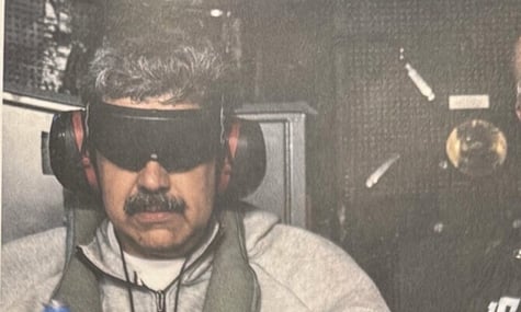 Спортивний костюм Мадуро, у якому його сфотографували після захоплення, став бестселером бренду Nike