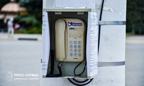 В окупованому Криму почали встановлювати стаціонарні телефони через проблеми з мобільним зв’язком