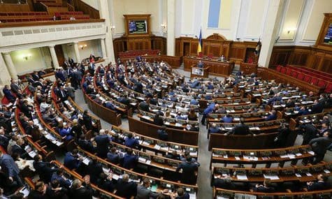 Рада может провести заседание на стадионе или на другой открытой площадке — депутат