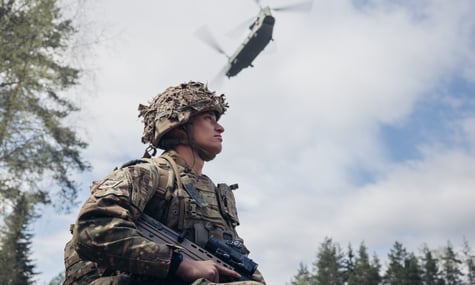 Британський солдат під час навчань у Естонії Британський солдат під час навчань у Естонії