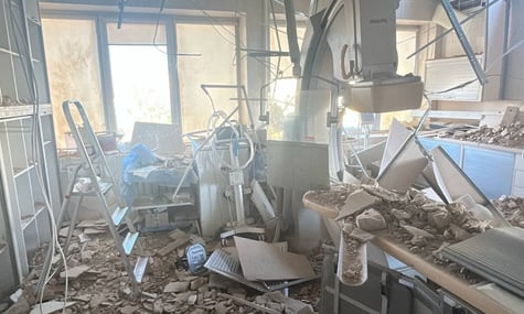 росіяни вдарили по Інституту кардіології імені Стражеска в Києві — один пацієнт зазнав поранень