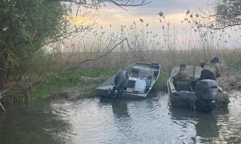 В Одесской области перевернулась моторная лодка с пограничниками. Трое военнослужащих спаслись, еще одного ищут