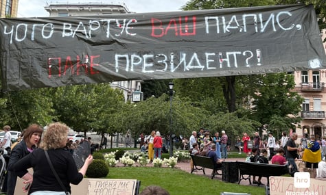 У Києві четвертий день протестують проти обмеження незалежності НАБУ та САП