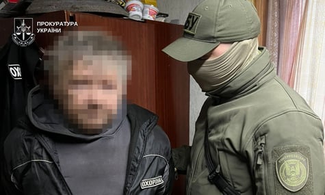 У Дніпрі затримали чоловіка, який разом із 17-річним сином нібито «зливав» окупантам адреси виробництв БпЛА — СБУ