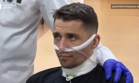 Український військовий вижив, пʼять діб добираючись до позицій із перерізаним горлом (ВІДЕО)