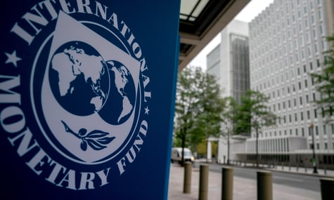 МВФ дозволив Україні відкласти закон про оподаткування посилок — Bloomberg (ДОПОВНЕНО)
