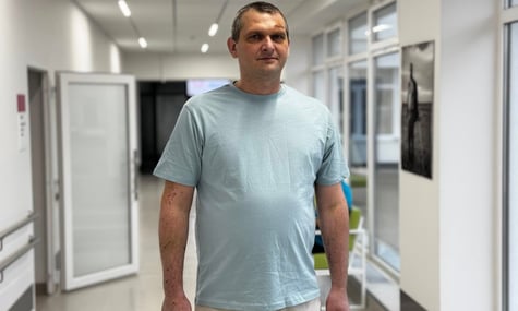 З легені львів’янина витягли 10-сантиметровий шматок скла. Чоловік постраждав через російську атаку по місту