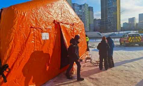 Чотири доби без тепла. Гріють собаки, годують сусіди, заспокоюють психологи ДСНС