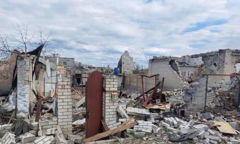 Окупанти за добу 25 разів обстрілювали міста Луганщини. В одній із громад згоріли щонайменше 12 будинків
