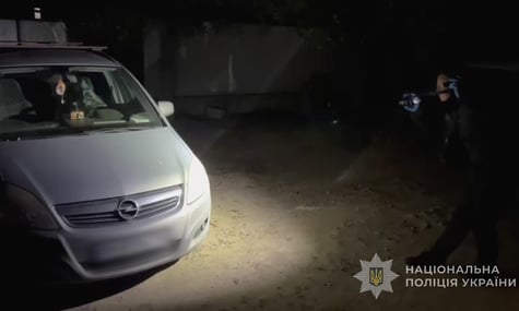 Автомобіль чоловіка, якого підозрюють у викраденні 10-річного хлопчика на Одещині Автомобіль чоловіка, якого підозрюють у викраденні 10-річного хлопчика на Одещині