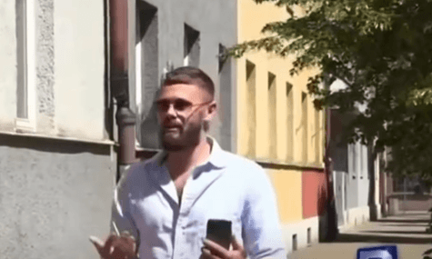«Не кажіть українцям: зйо*уй в Україну». У Польщі українець перервав пресконференцію, щоб звернутися до поляків
