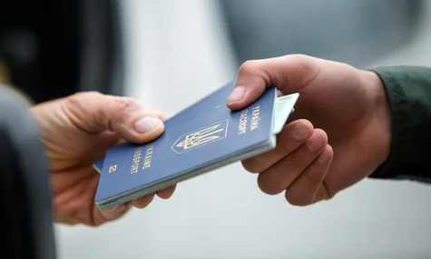 Прикордонники не перевіряють військово-облікові документи в жінок під час виїзду з України — Демченко