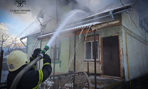 Во Львовской области в пожаре погиб мужчина с внучкой. Дедушка пытался спасти ребенка, накрыв своим телом