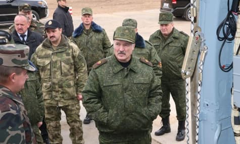 Президент Білорусі Лукашенко запропонував відправляти студентів в армію під час літніх канікул