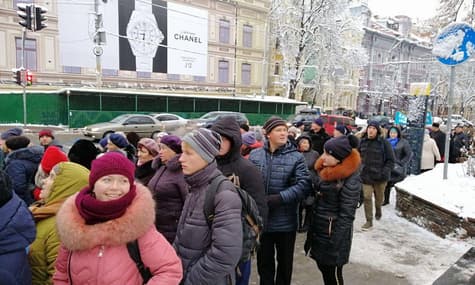 Об’єднавчий собор для помісної церкви: у Києві на Софійській площі збираються тисячі людей