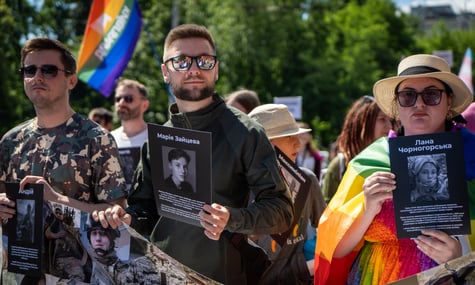 «Я гей, і мій хлопець — військовий». Як минув наймасштабніший з початку війни Марш «КиївПрайд»