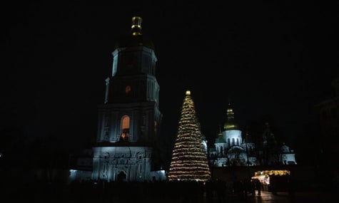 У Києві відкрили головну ялинку країни. Кличко розповів, що її оформлення натхненне фресками Софійського собору
