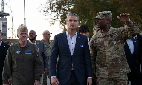 Гегсет під час удару по контрабандистах нібито наказав «знищити всіх», хто вижив. Трамп став на захист міністра війни