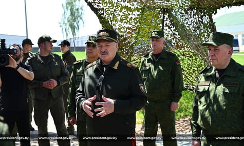 «Колись я про цю машину мріяв, а тепер вона у нас не одна» — Лукашенко про «іскандери», з яких вчаться запускати ядерну зброю