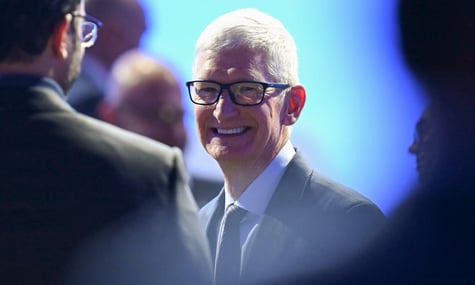 CEO Apple Тім Кук іде у відставку після 15 років роботи. Однак він лишиться в компанії