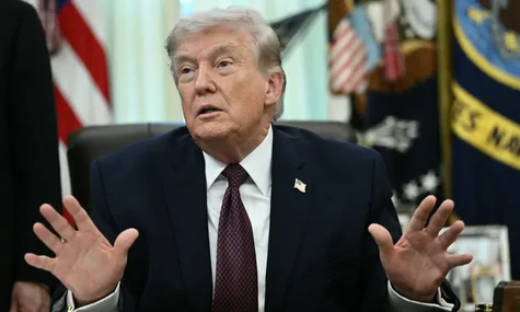 «Це швидко та жорстоко». Трамп погрожує знищувати всі іранські кораблі після початку блокади портів Ірану