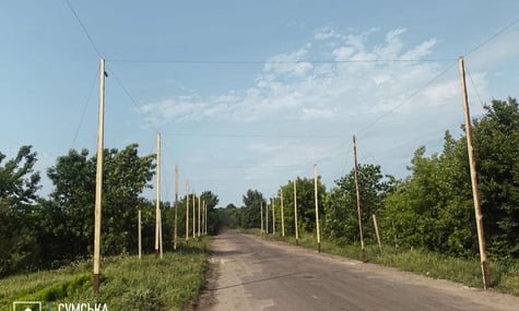 На Сумщині дороги закривають антидроновими сітками. Це потрібно для збереження логістики