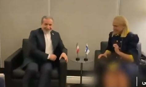 Після того як іранське ТБ розмило ноги фінської міністерки, у Фінляндії почався флешмоб зі світлинами ніг #Mylegstoo