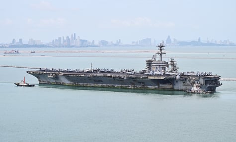 Після понад 200 днів у морі авіаносець США «Авраам Лінкольн» пришвартувався до тайської Паттайї — влада нагадала, що проституція незаконна