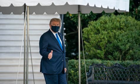 Трампа положат в госпиталь: неужели ему стало хуже? Объясняем, что это значит и что известно о состоянии президента США