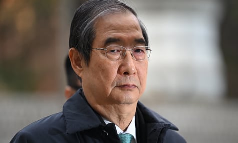 Експрем’єра Південної Кореї засудили до 23 років за ґратами у справі про воєнний стан