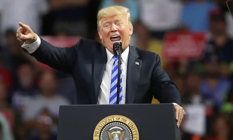 Трамп пообіцяв виплатити американцям по $2 тисячі. Але гроші не отримають люди з «високим доходом»