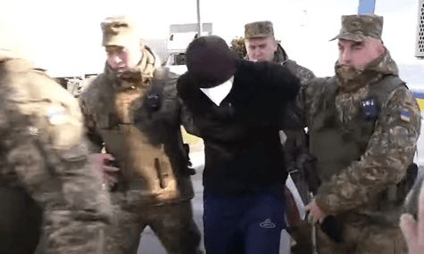 Украина передала Литве российского военнопленного, который пытал литовца в оккупированном Мелитополе