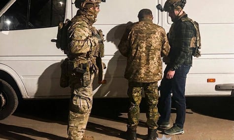 У Рівному чоловік погрожував підірвати гранати. Його затримала поліція після трьох годин перемовин