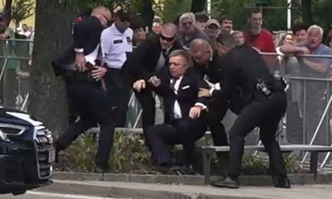 Журналісти показали кадри замаху на Фіцо, які раніше не публікувалися
